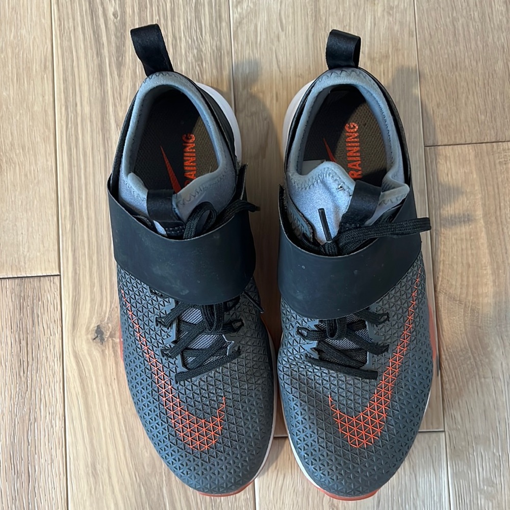 Women’s Nike Zoom Sneakers - Size 7